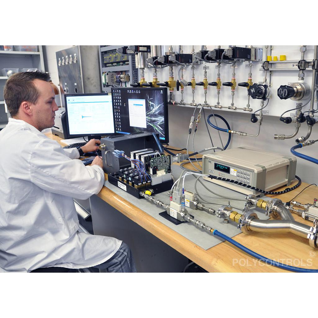 工業量測情境中的流量與容量相關檢測示意